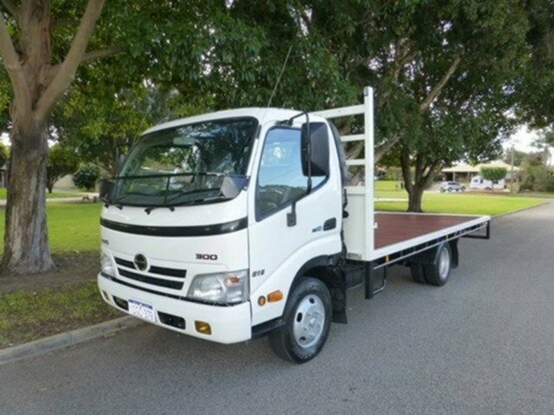 2009 HINO 300 616 4X2 AUTO TRADE ACE