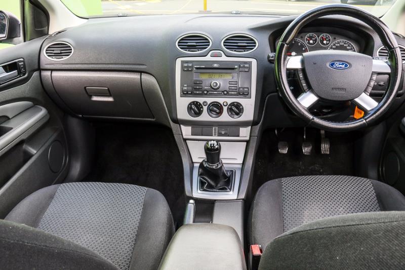 2005 FORD FOCUS LS