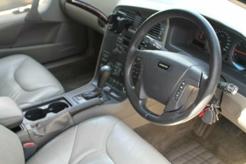2000 VOLVO V70 2.4T SE