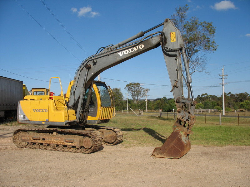 VOLVO EC140 EXCAVATOR