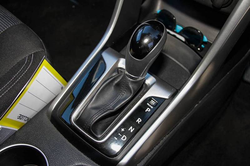 15 HYUNDAI i30 GD3 SERIES II MY16 ACTIVE HBK5DR SA 6SP 1.8I