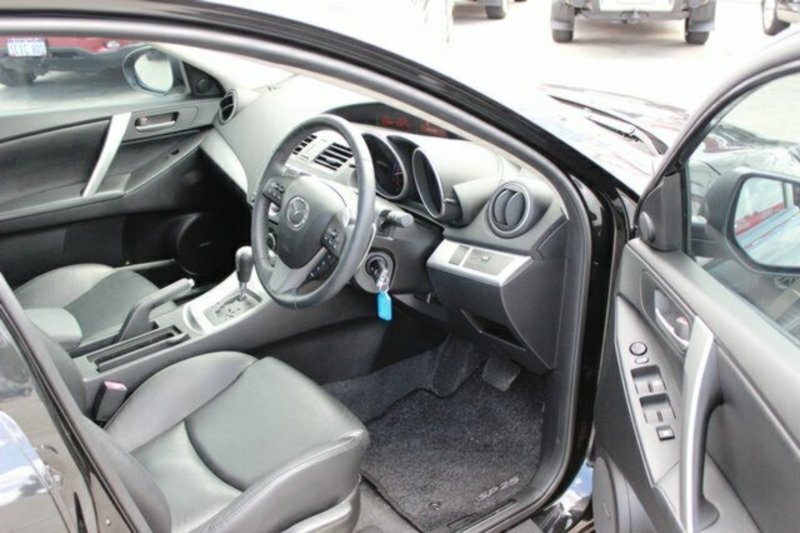 2010 MAZDA 3 SP25