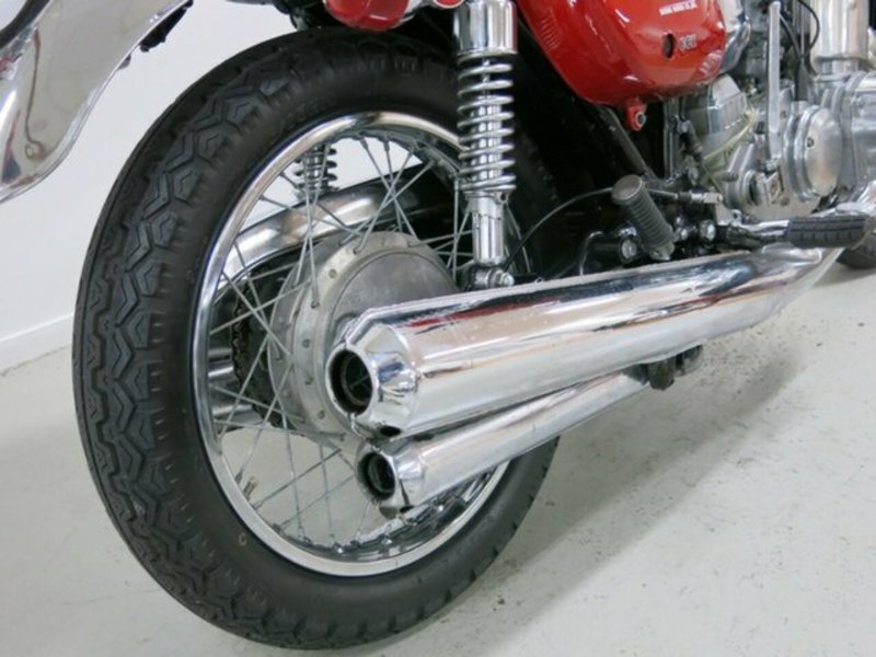 1975 SUZUKI GT750
