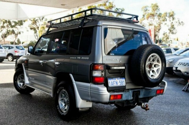 1997 MITSUBISHI PAJERO GLS LWB (4x4) NK