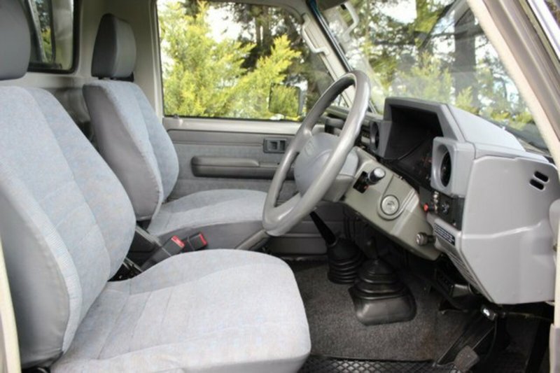 2002 TOYOTA LANDCRUISER RV (4x4) HDJ79R