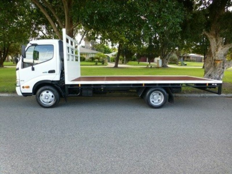 2009 HINO 300 616 4X2 AUTO TRADE ACE