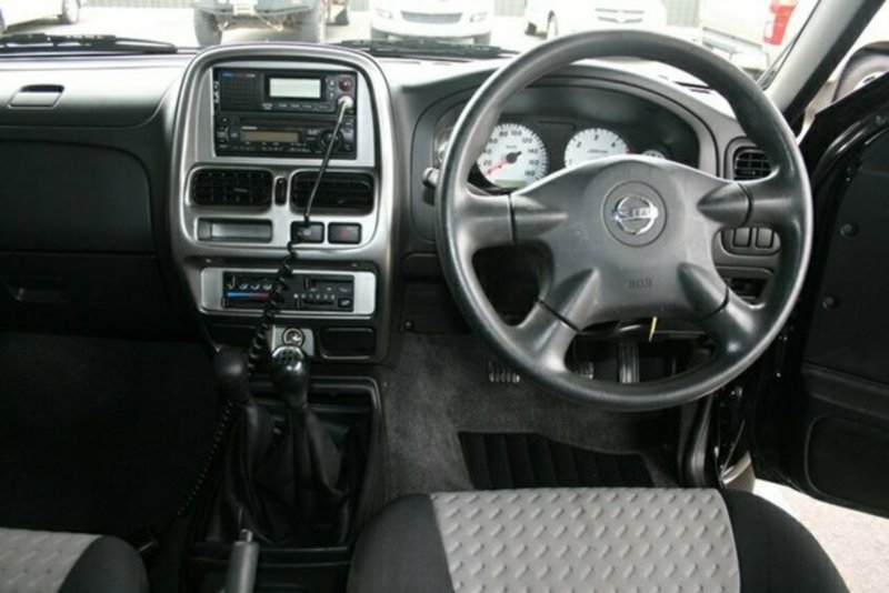 2005 NISSAN NAVARA ST-R (4x4) D22