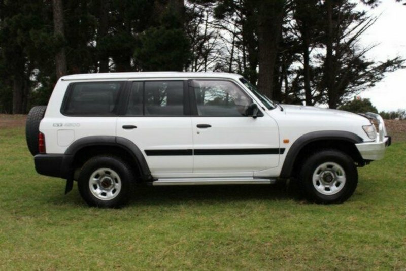 1998 NISSAN PATROL ST (4x4) GU