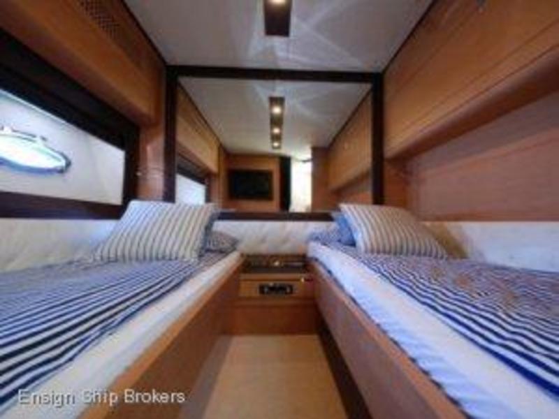 Pershing 72