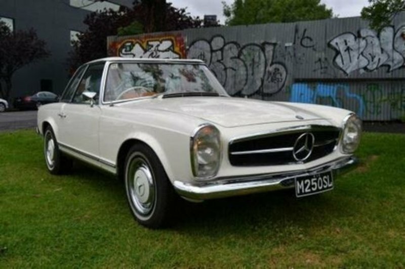 1967 MERCEDES-BENZ 250SL SL PAGODA