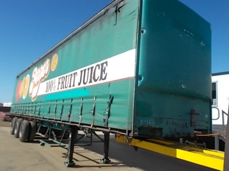 1981 Krueger Curtainsider Semi Trailer