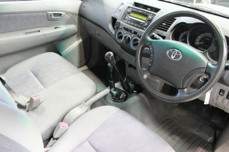 2010 TOYOTA HILUX SR (4x4) KUN26R 09 UPGRADE