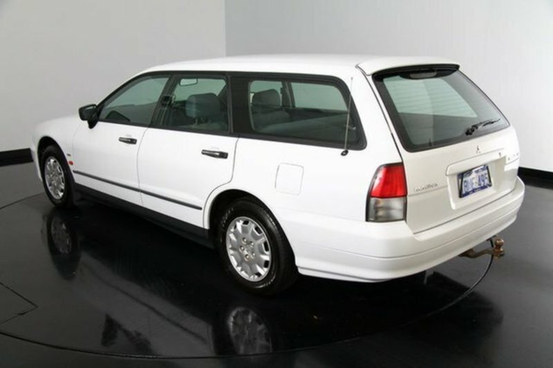 2001 MITSUBISHI MAGNA EXECUTIVE TJ