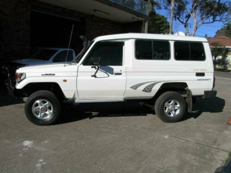 2006 TOYOTA LANDCRUISER RV (4x4) HDJ78R
