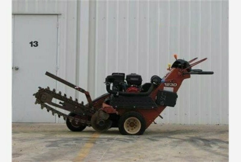 2004 Ditch Witch 9161 1230 Trenching
