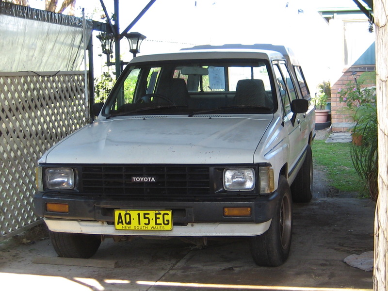 1986 TOYOTA HILUX YN57