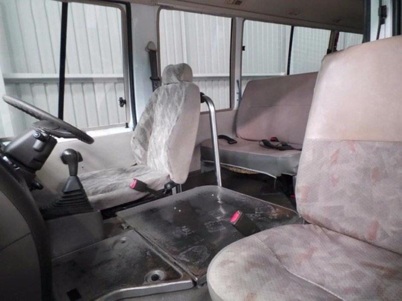 2002 MITSUBISHI ROSA BUS