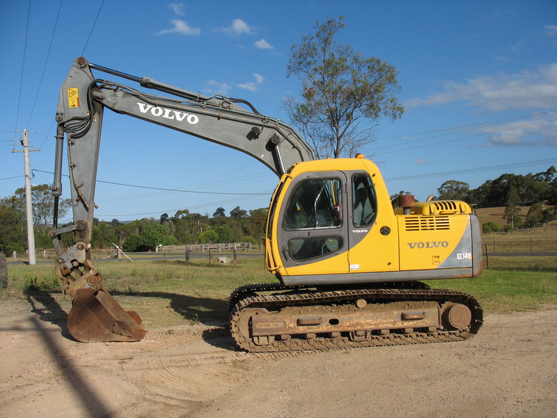 VOLVO EC140 EXCAVATOR