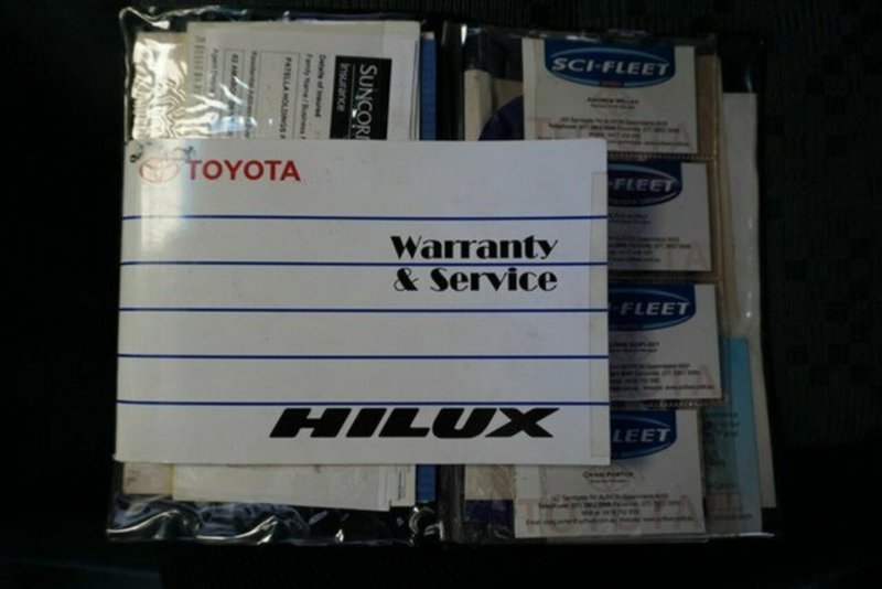 2004 TOYOTA HILUX SR5 (4x4) VZN167R