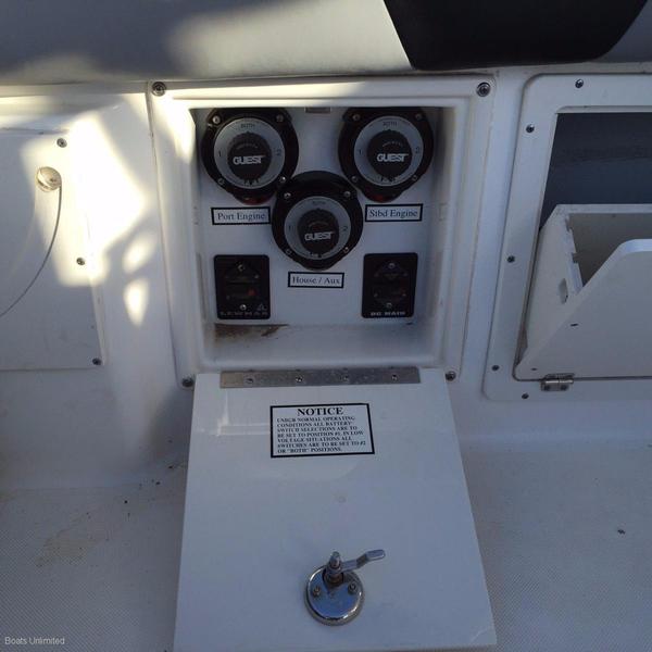 Century 2400 WALK AROUND BIG VOLUME BOAT GREAT FISHING N FAMILY
