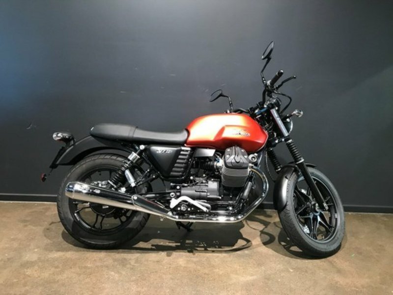 2017 MOTO GUZZI V7 II Stone