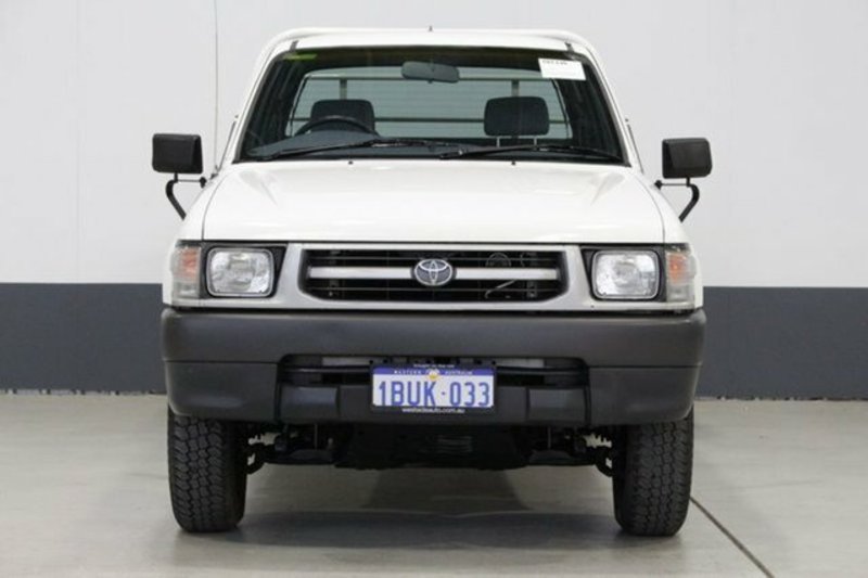 2001 TOYOTA HILUX (4x4) RZN174R