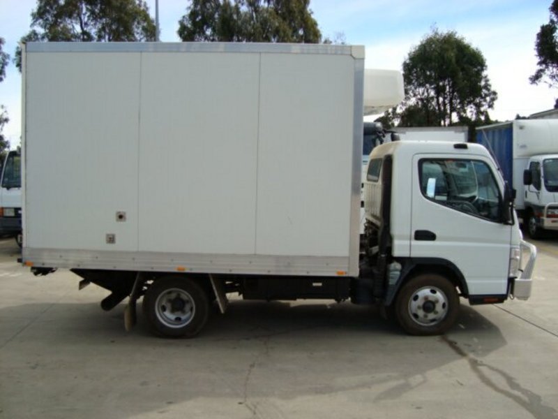 2006 MITSUBISHI FUSO CANTER FE83P 2.0 MWB 700/800