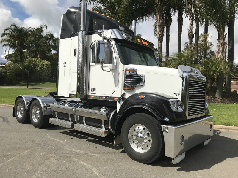 2014 FREIGHTLINER Coronado 114 CORONADO Coronado Truck