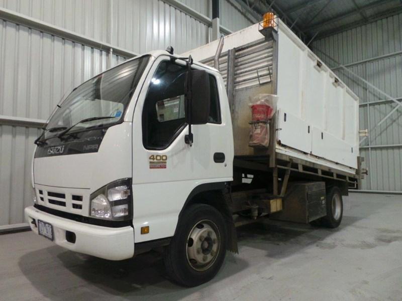 2006 ISUZU NPR400