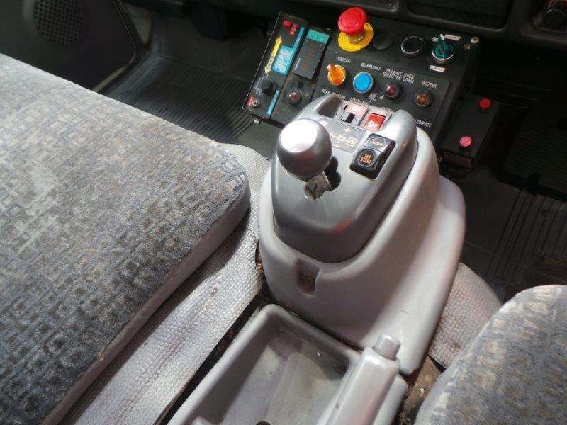 2006 ISUZU NPR400 GARBAGE COMPACTOR