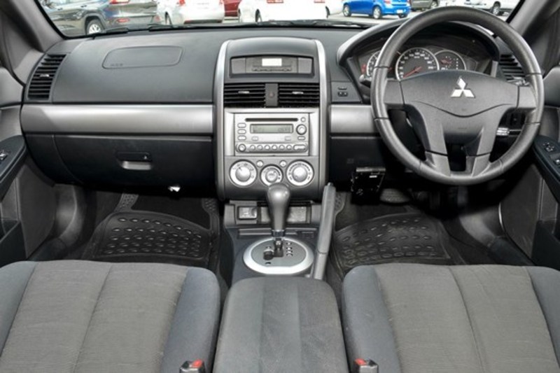 2006 MITSUBISHI 380 DB