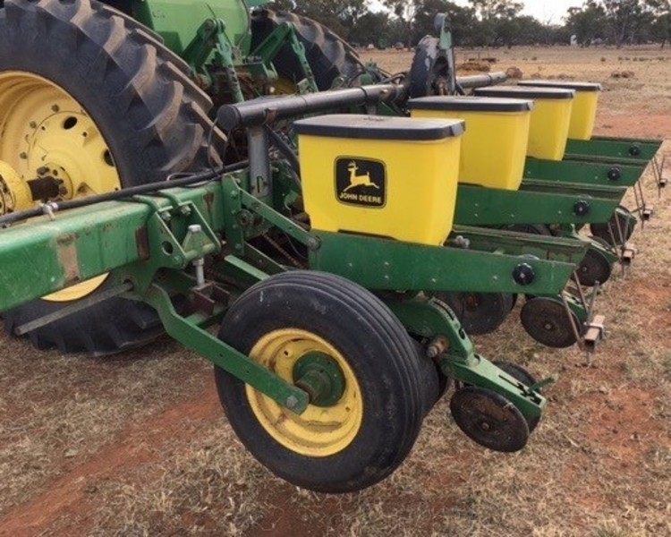 JOHN DEERE 1700 Planters