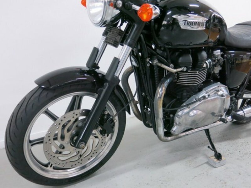 2011 TRIUMPH Bonneville SE