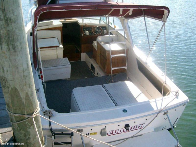 Bertram 25 Flybridge Cruiser