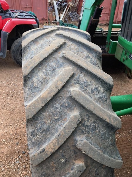 JOHN DEERE 6530 Tractor