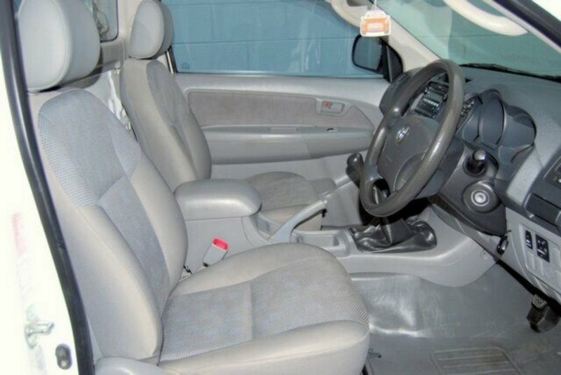 2010 TOYOTA HILUX SR (4x4) KUN26R 09 UPGRADE