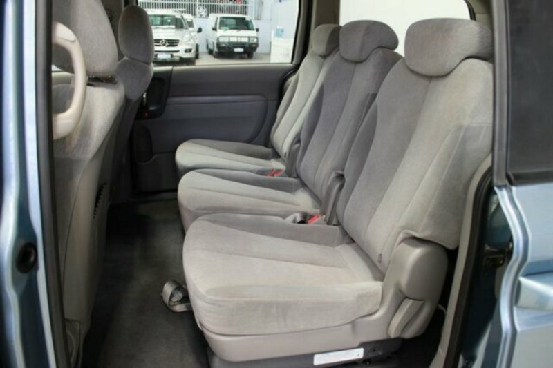 2011 KIA GRAND CARNIVAL Si VQ MY12