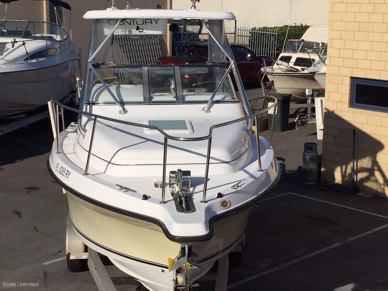 Century 2400 WALK AROUND BIG VOLUME BOAT GREAT FISHING N FAMILY
