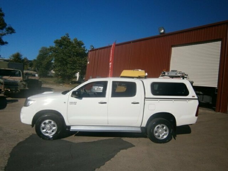 2010 TOYOTA HILUX SR Styleside