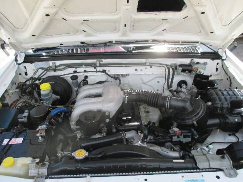 1997 NISSAN NAVARA DX (4x4) D22