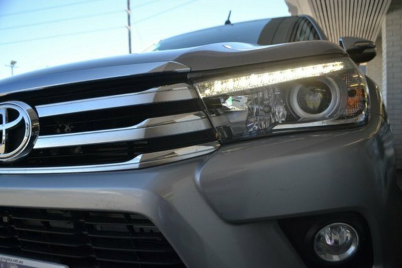 2016 TOYOTA HILUX SR5 (4x4) GUN126R