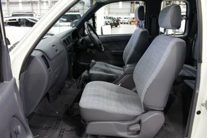 2001 TOYOTA HILUX (4x4) RZN174R