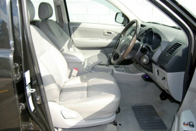 2005 TOYOTA HILUX