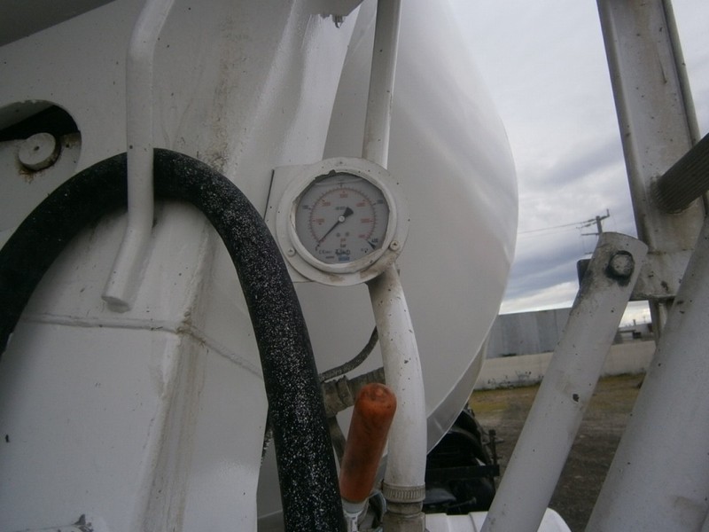 2001 HINO FM Ranger 14 concrete agitator