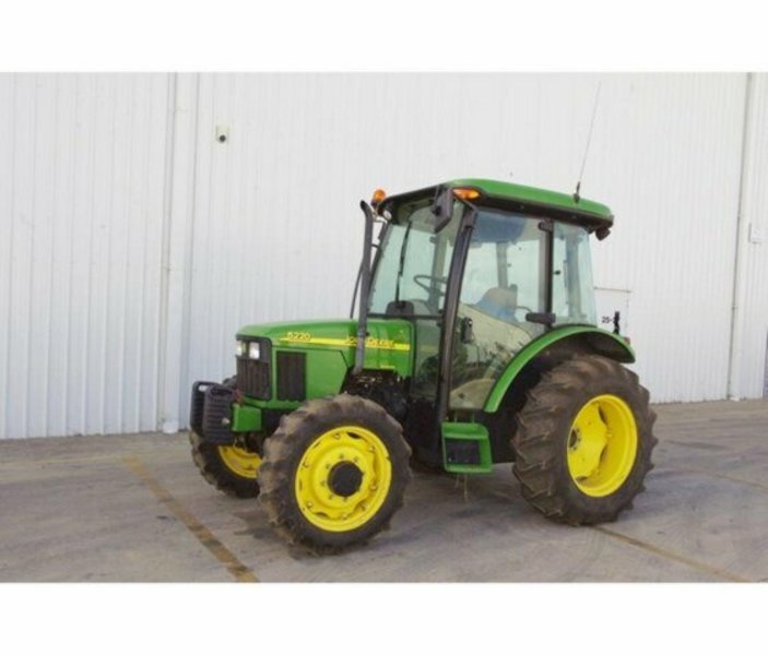 JOHN DEERE 5220