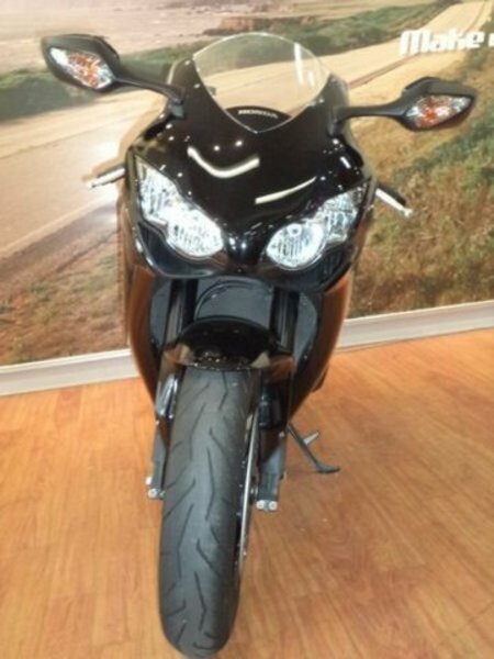 2009 HONDA 1000CC CBR1000RR (FIREBLADE) 9