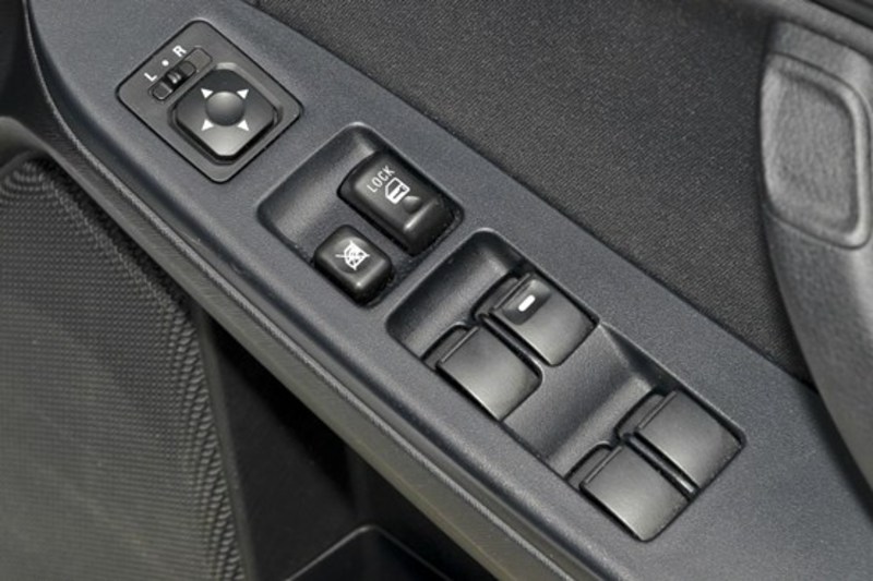2006 MITSUBISHI 380 DB