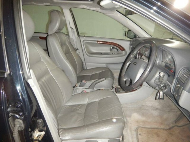 1999 VOLVO V40 T4 SE