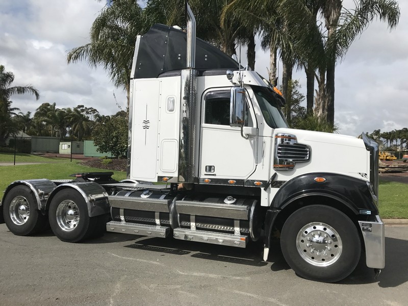 2014 FREIGHTLINER Coronado 114 CORONADO Coronado Truck