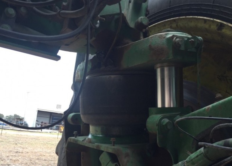 2006 JOHN DEERE 4930 Sprayer